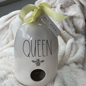 Rae Dunn QUEEN BEE BIRDHOUSE HIVE 🐝
